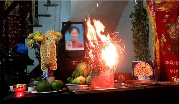 Hiện tượng cháy bát hương người mới mất Hiện tượng cháy bát hương người mới mất