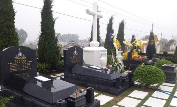 Mộ đá Công giáo không mái Mộ đá Công giáo không mái