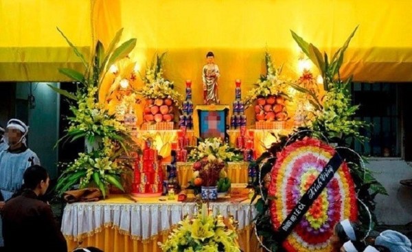 Lưu ý tín ngưỡng quan trọng khi trang trí bàn thờ tang lễ Lưu ý tín ngưỡng quan trọng khi trang trí bàn thờ tang lễ