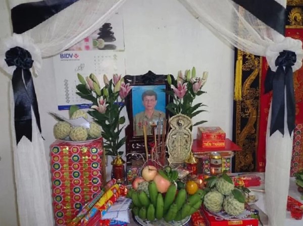 Bàn thờ vong nên để tối thiểu 49 ngày rồi mới nhập vào bàn thờ gia tiên Bàn thờ vong nên để tối thiểu 49 ngày rồi mới nhập vào bàn thờ gia tiên