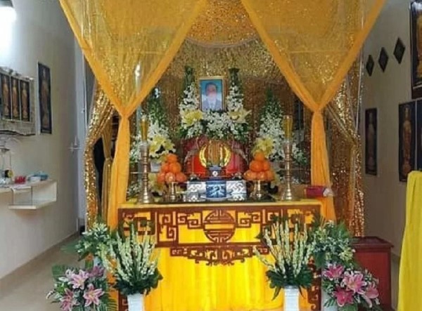 Bàn thờ vong là bàn thờ được lập dành cho người mới mất Bàn thờ vong là bàn thờ được lập dành cho người mới mất