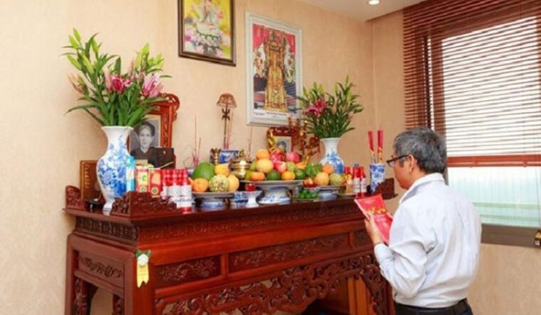 Nên đọc chi tiết nội dung chuyển bàn thờ vong theo văn khấn, sớ ghi sẵn Nên đọc chi tiết nội dung chuyển bàn thờ vong theo văn khấn, sớ ghi sẵn