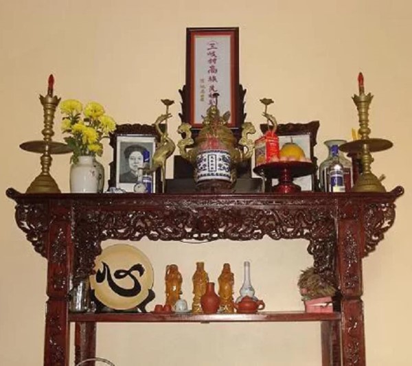 Tuân thủ các quy tắc phong thủy khi lập bàn thờ vọng Tuân thủ các quy tắc phong thủy khi lập bàn thờ vọng