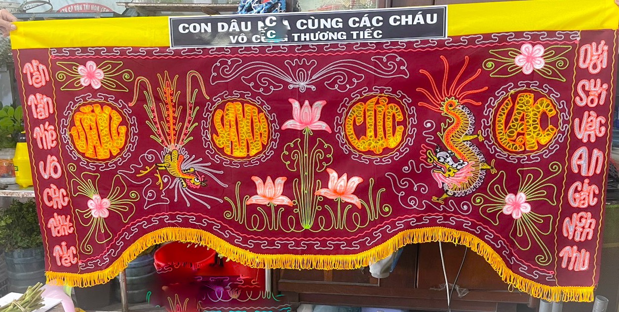 Tấm liễn đám tang là gì? Tấm liễn đám tang là gì?