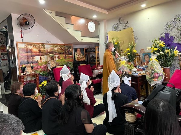 Cần tránh khóc lóc, tổ chức đám cưới… khi cúng 49 ngày