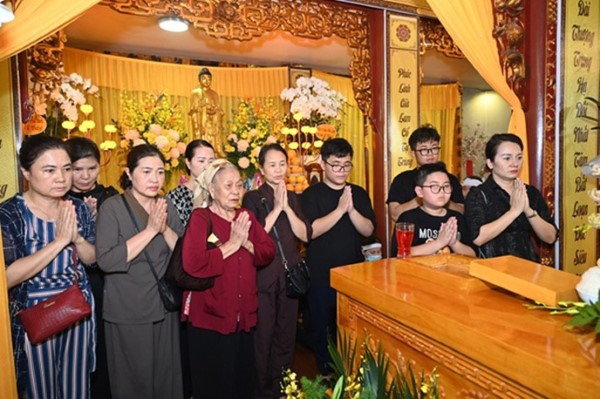 Nên đến viếng đám ma với sự thành tâm, tôn kính và xót thương Nên đến viếng đám ma với sự thành tâm, tôn kính và xót thương