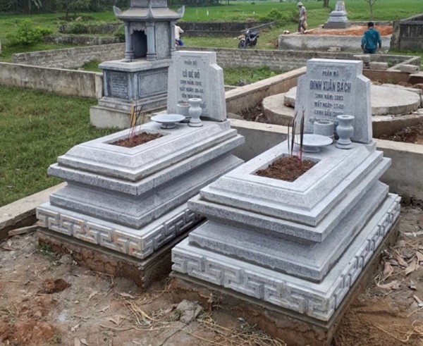 Nên thiết kế lỗ thông thiên phù hợp, cân đối với bia mộ Nên thiết kế lỗ thông thiên phù hợp, cân đối với bia mộ