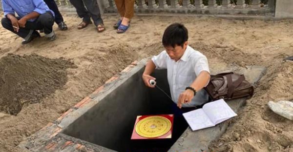Hướng đặt tro cốt của người mất khi hỏa táng, cải táng Hướng đặt tro cốt của người mất khi hỏa táng, cải táng