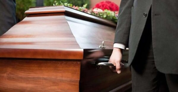 Quay đầu quan tài để báo cáo tổ tiên và thể hiện lòng thành kính Quay đầu quan tài để báo cáo tổ tiên và thể hiện lòng thành kính