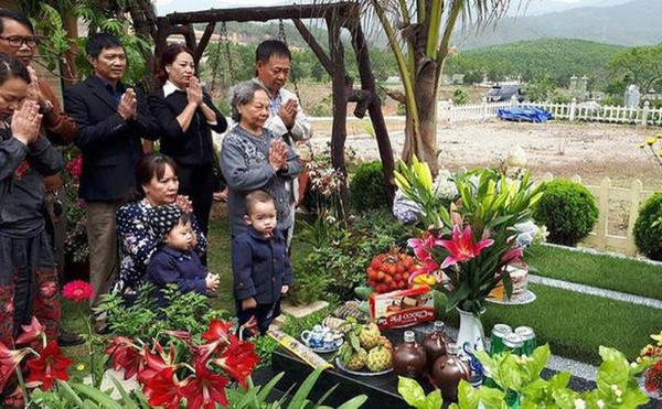 Văn khấn cúng giỗ đầu ngoài mộ đúng phong tục