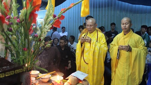 Đọc văn khấn khi tổ chức tang lễ cho người chết trẻ Đọc văn khấn khi tổ chức tang lễ cho người chết trẻ