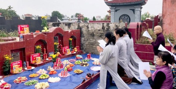 Gia đình có thể in bài văn khấn vong linh ngoài mộ trước ngày giỗ để cùng đọc Gia đình có thể in bài văn khấn vong linh ngoài mộ trước ngày giỗ để cùng đọc